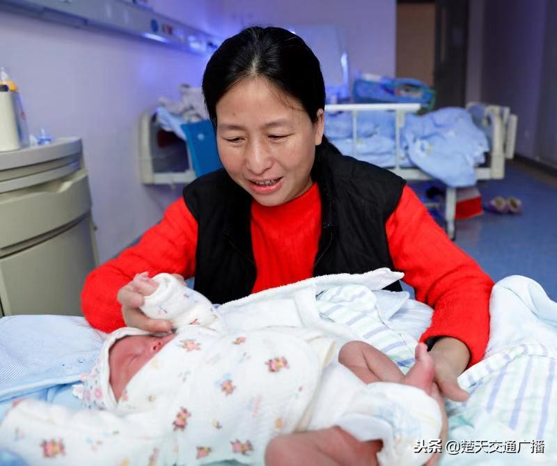 危重病人转院紧急护送,抢救八次早产儿