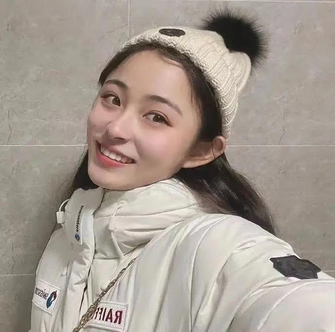 这样的“*力暴**萝莉”，丑吗？