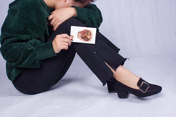 为什么女人来月经身上有血腥味,月经完后分泌物有异味是怎么回事