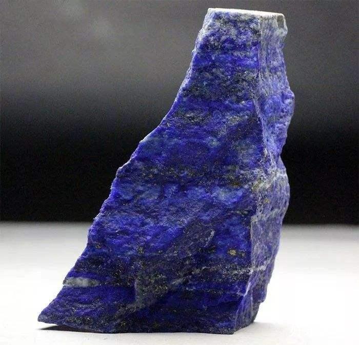 宝石之国动漫磷叶石的模样,宝石之国钻石图片动漫