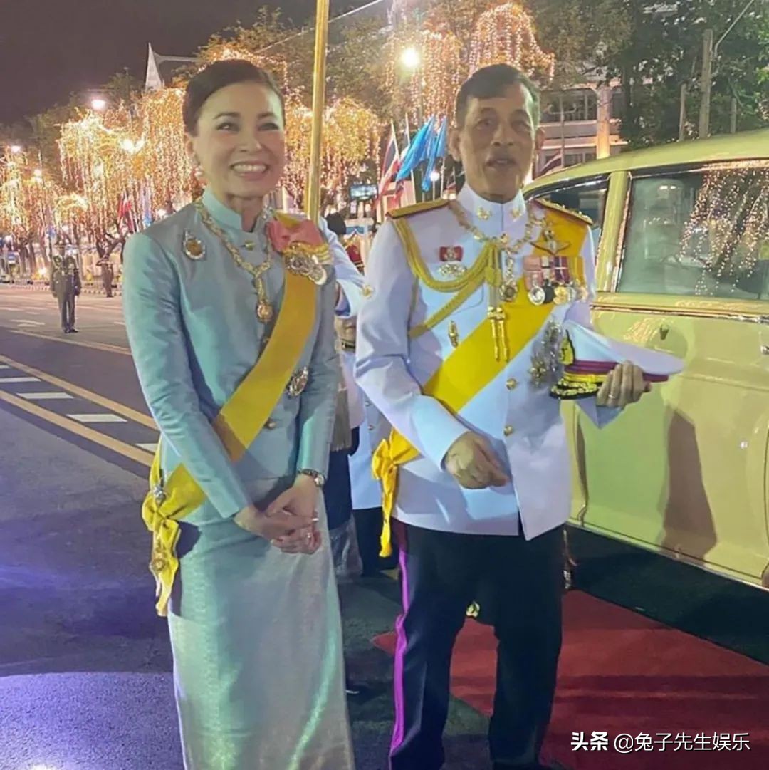 68岁泰王小背心火了,只要9美元就能穿国王同款,网友回复好幽默