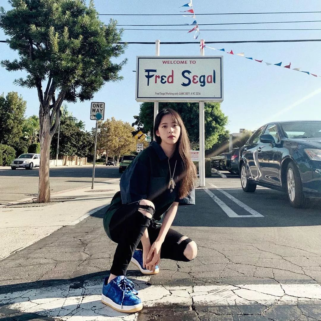 陈冠希同款白丝绸低帮 (陈冠希蓝丝绸配什么裤子)