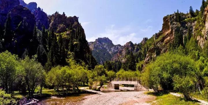 甘肃四大石林，独特的旅行风情体验