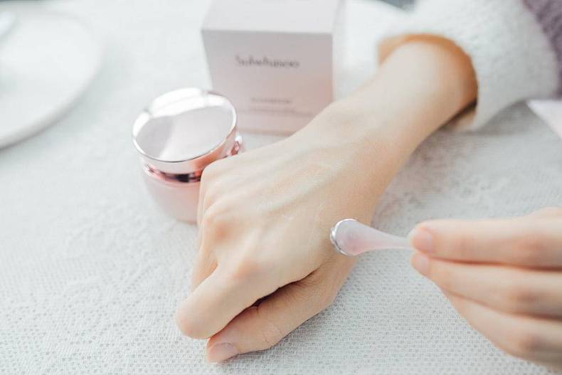 雪花秀雪菁萃眼霜,ahc黄金眼霜和雪花秀眼霜哪个好