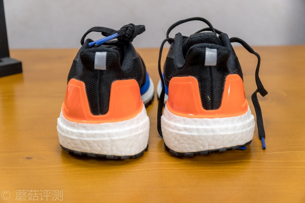 阿迪ultraboost22黑蓝,阿迪supernova和ultraboost