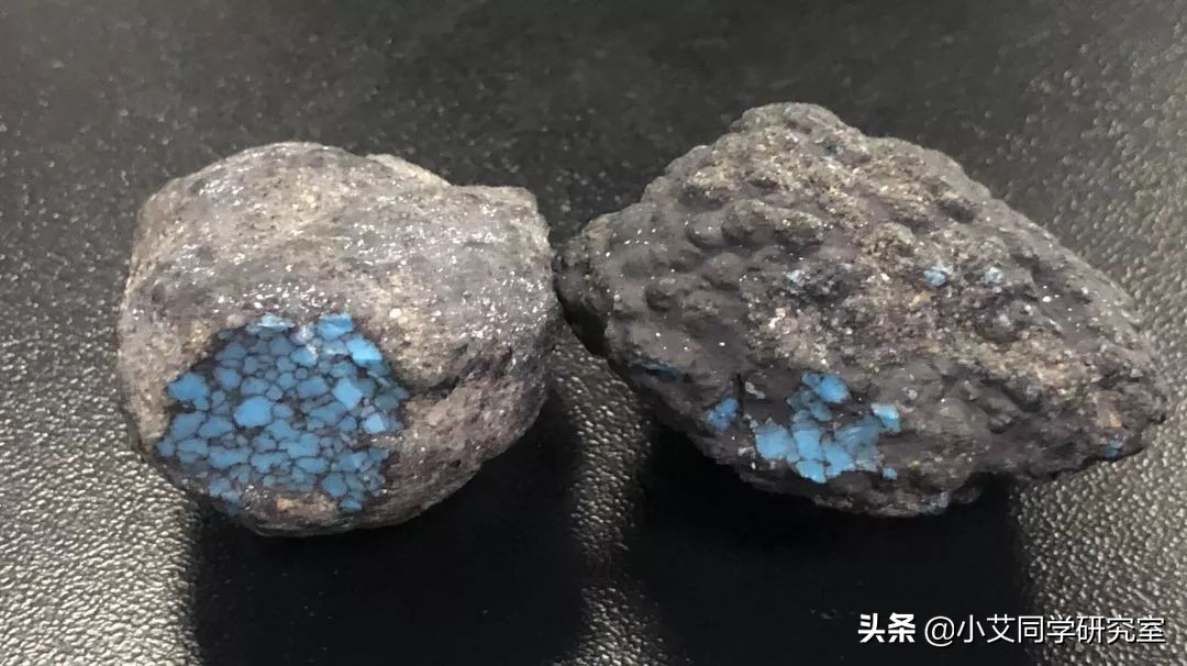 我虽然是名珠宝鉴定师,但让我肉眼识金就有些过分了