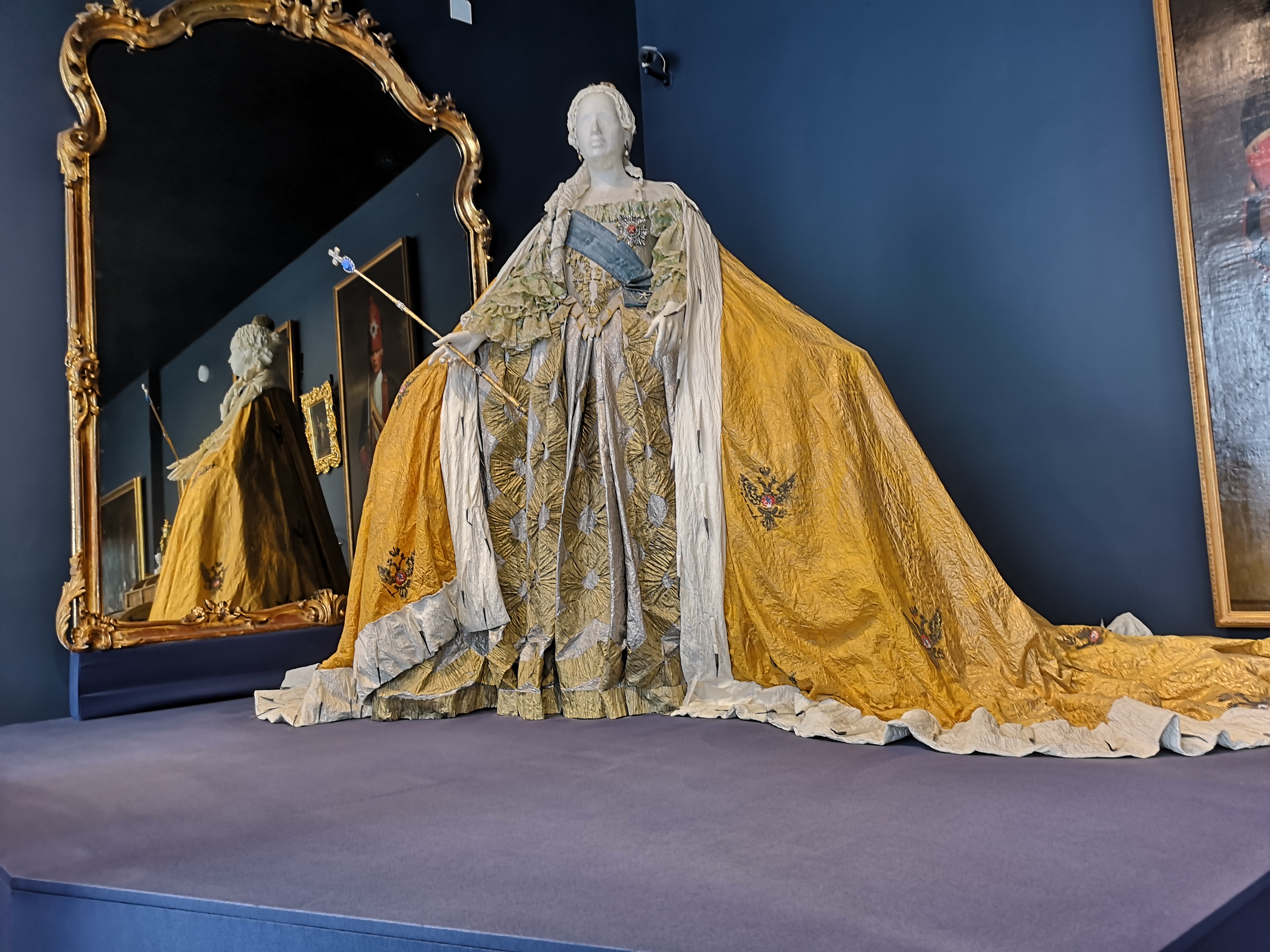 奔七的夫妻俩，自由行走在俄罗斯的圣彼得堡