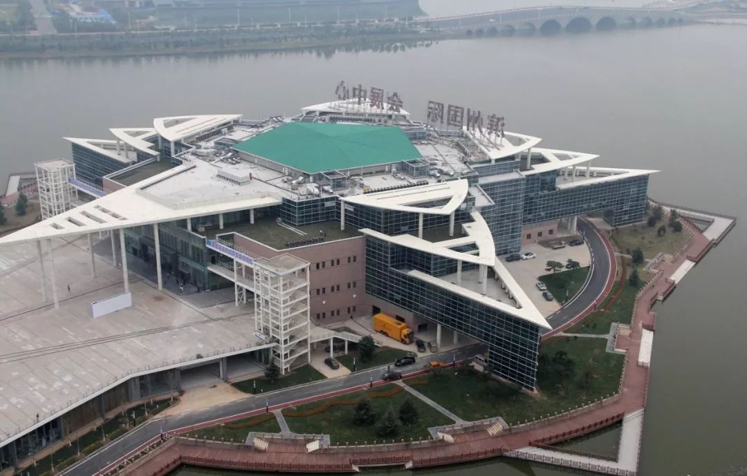 重庆来福士最丑建筑,重庆来福士被评十大最丑建筑