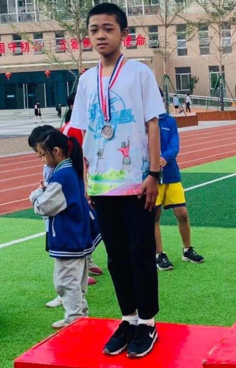 升旗仪式护旗手发言稿,第十周升旗仪式