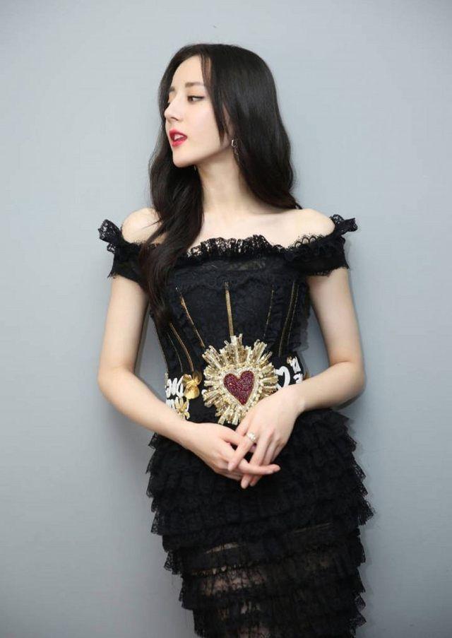 迪丽热巴出席活动穿礼服,迪丽热巴穿礼服出席活动