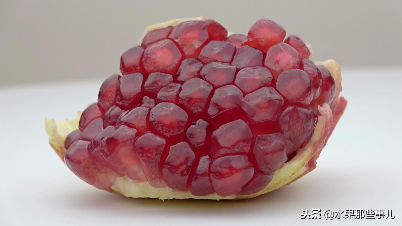 软籽石榴和突尼斯软籽石榴的区别,突尼斯石榴跟软籽石榴有啥子区别