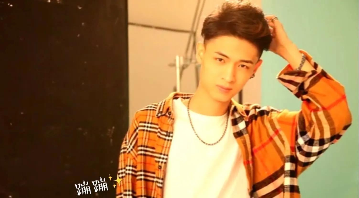 师兄团宠秦霄贤,师父有多宠小徒弟秦霄贤