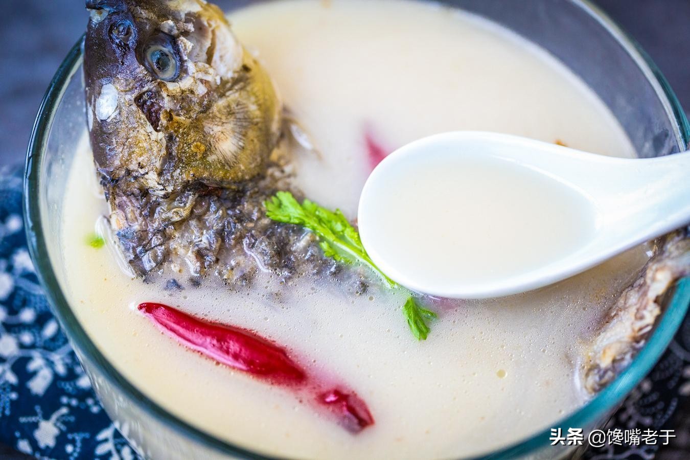 炖鱼汤怎样炖才好喝还不腥,怎样炖出来的鱼汤才会又香又好喝