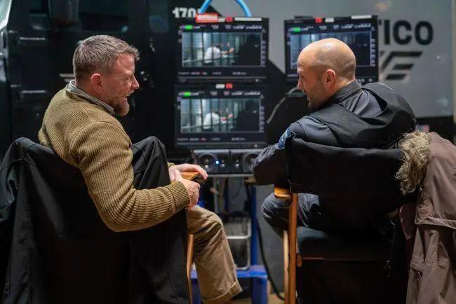 著名“怪胎”大导演最新*片爽**，冲这光头主演我就燃爆了