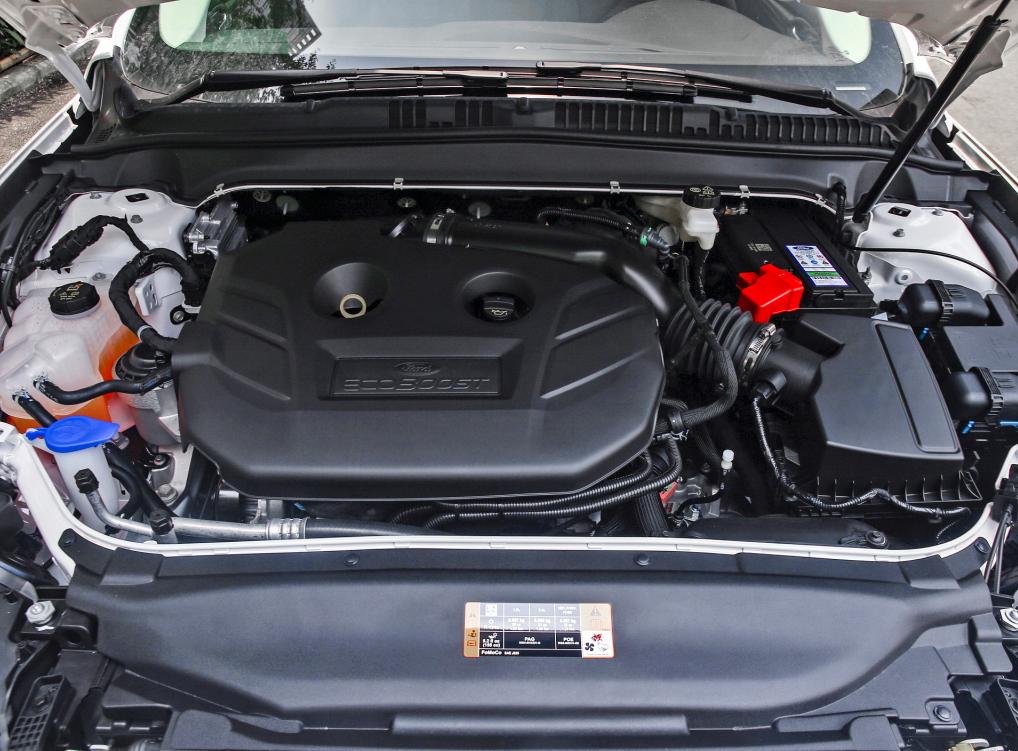 福特蒙迪欧和本田雅阁哪个好,雅阁1.5智享和蒙迪欧1.5豪华