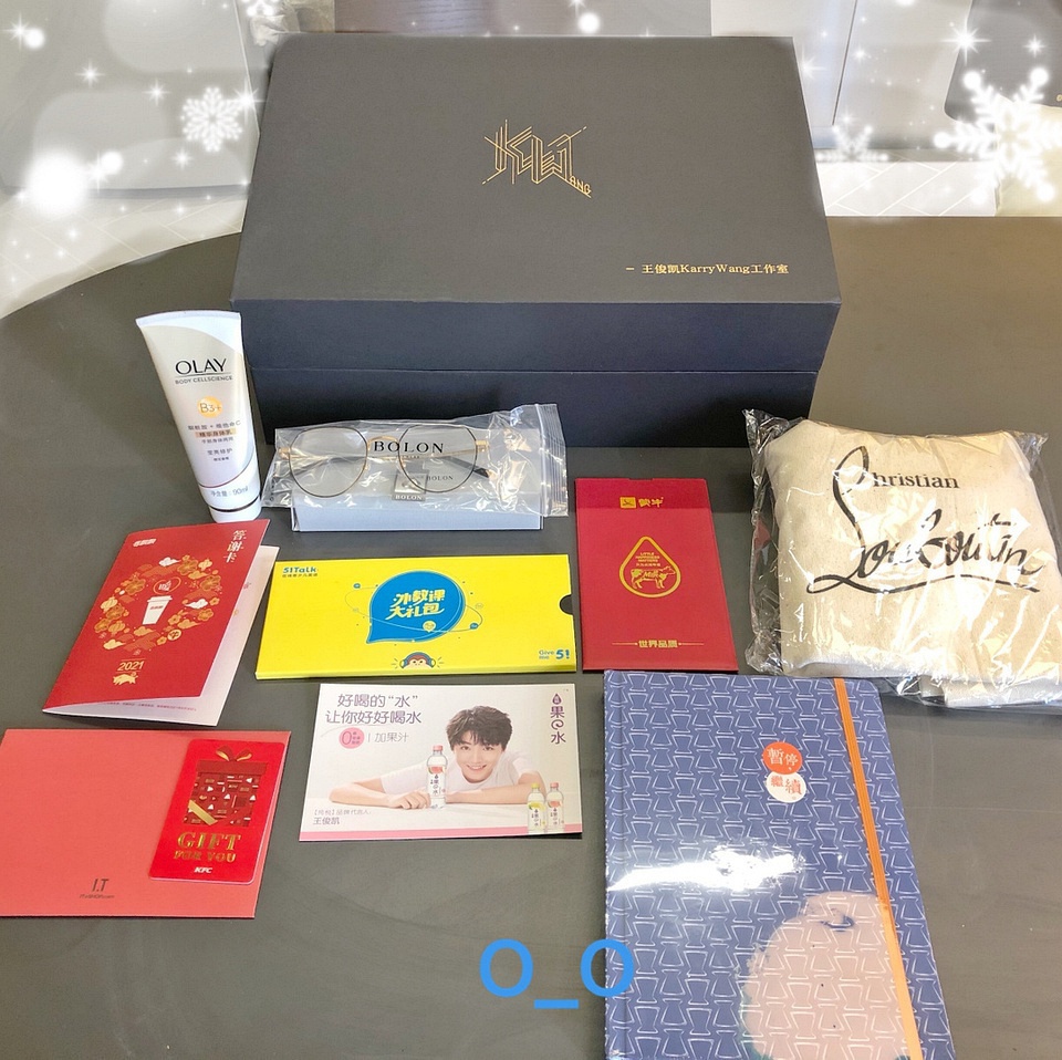 明星工作室新年礼盒,张艺兴工作室新年礼盒
