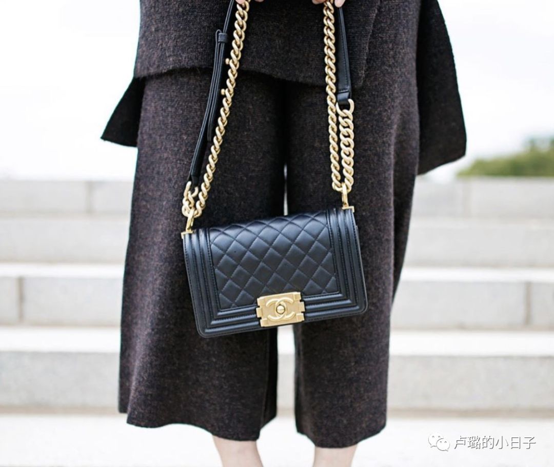 又轻又实用的名牌包,中国名牌包排行榜前十名及价位