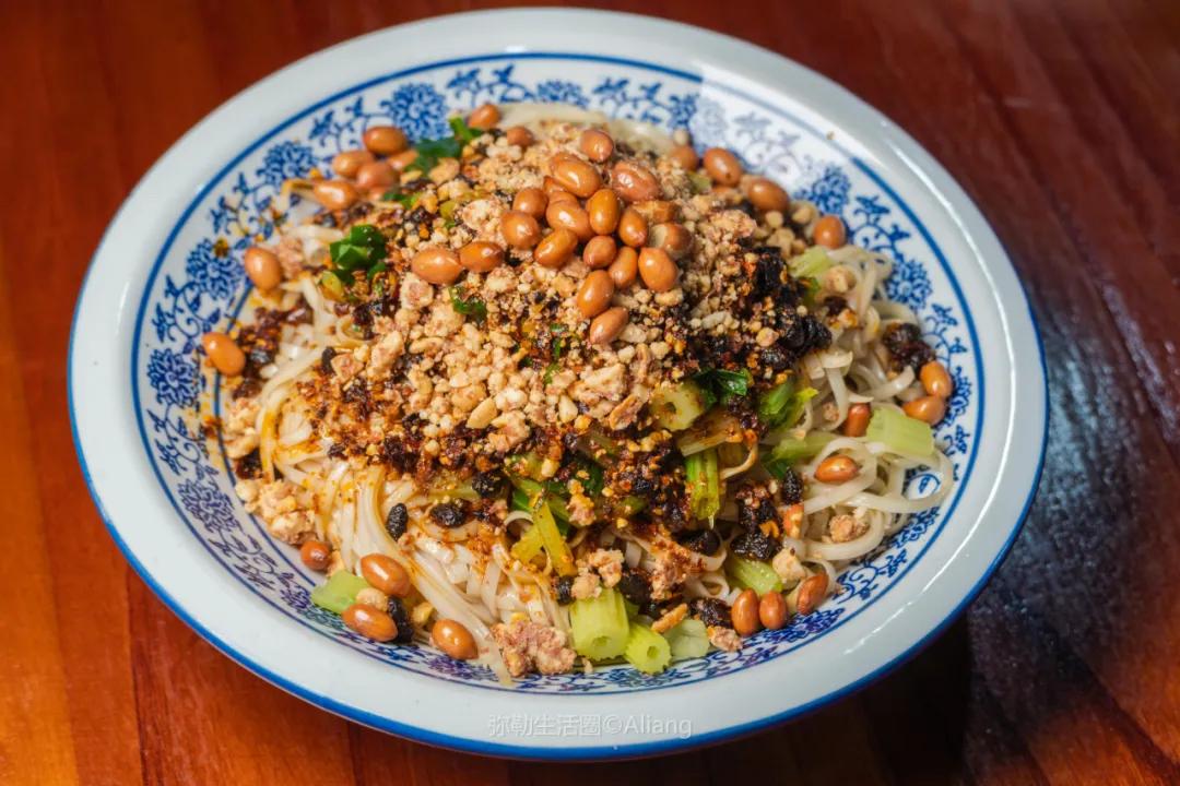 弥勒97年历史的老饭店，传了四代人，穿开裆裤小娃吃成了老头