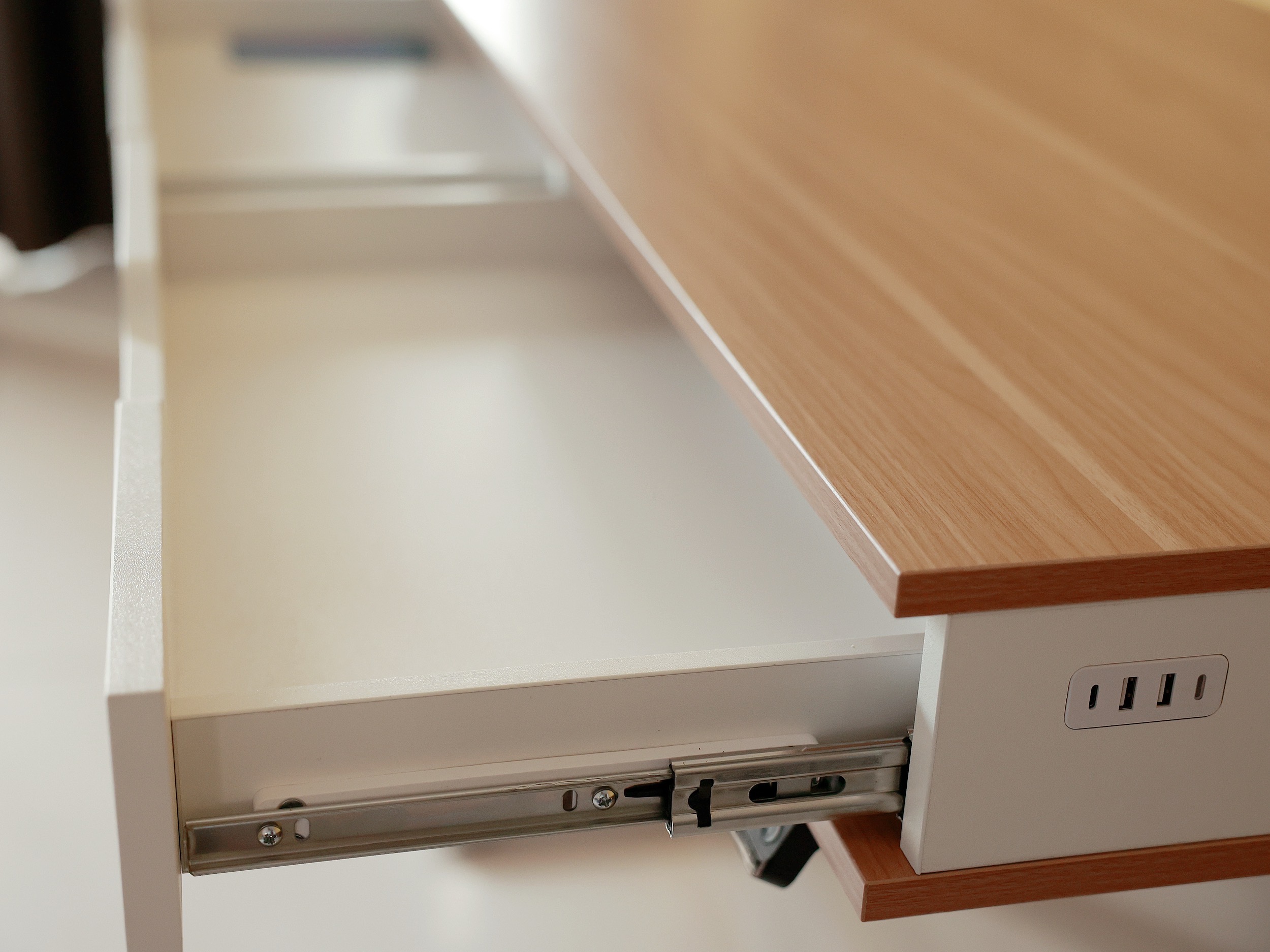 何同学升降桌视频,何同学评测升降桌