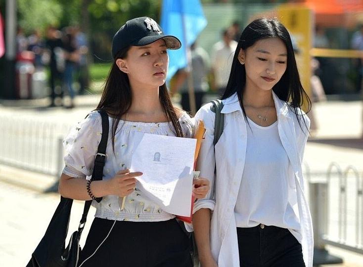 大学里很烧钱的4类专业，新生开学时钱要带够，否则月底只能吃土