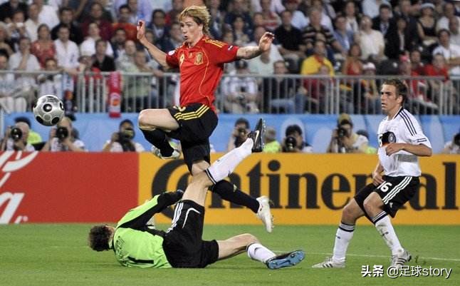 他一直被命运眷顾，生涯前段，他是天之骄子，后段，他是上帝宠儿