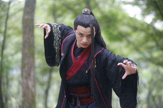 武侠小说沉剑飞龙记，与金庸射雕英雄传齐名，可惜徒有虚名