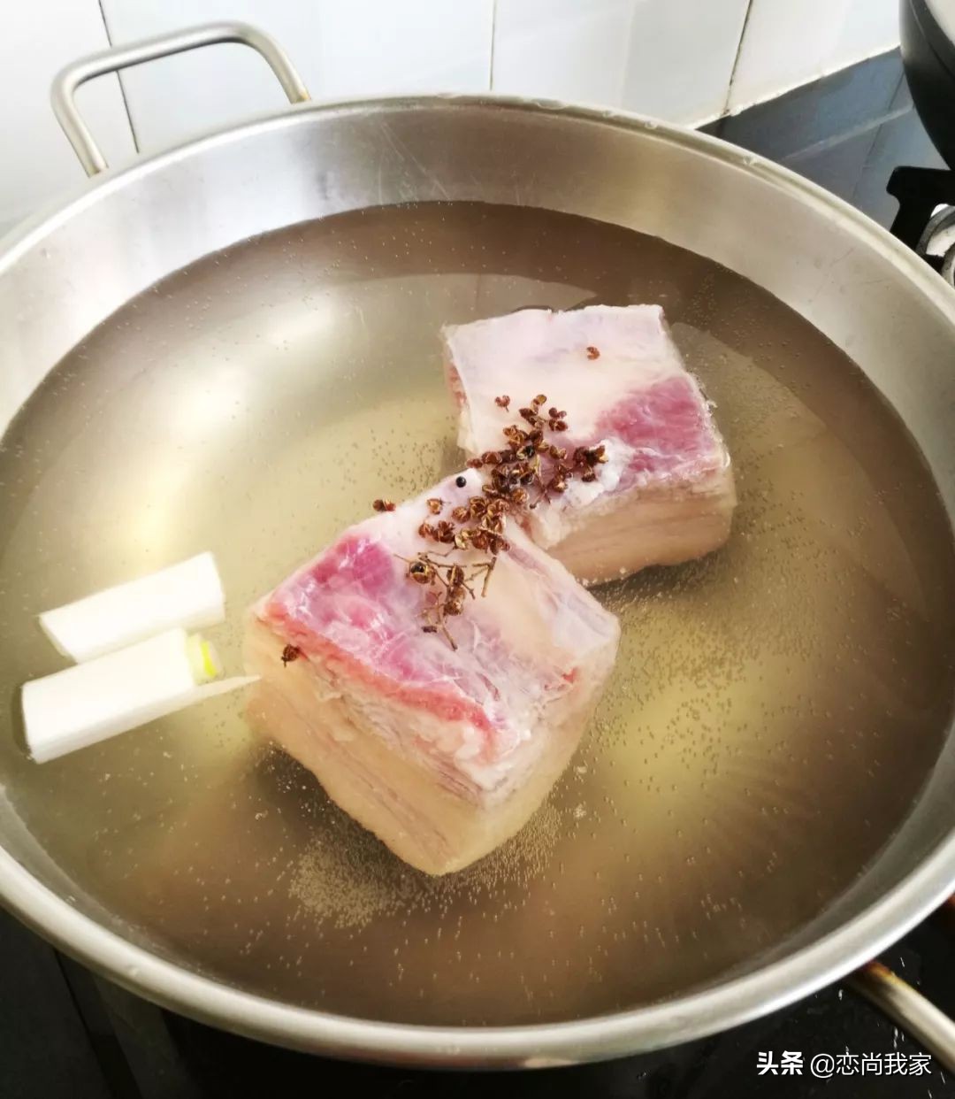 这个农家小炒菜，用萝卜干和猪肉一起炒，下饭就是香，肉贵也要吃