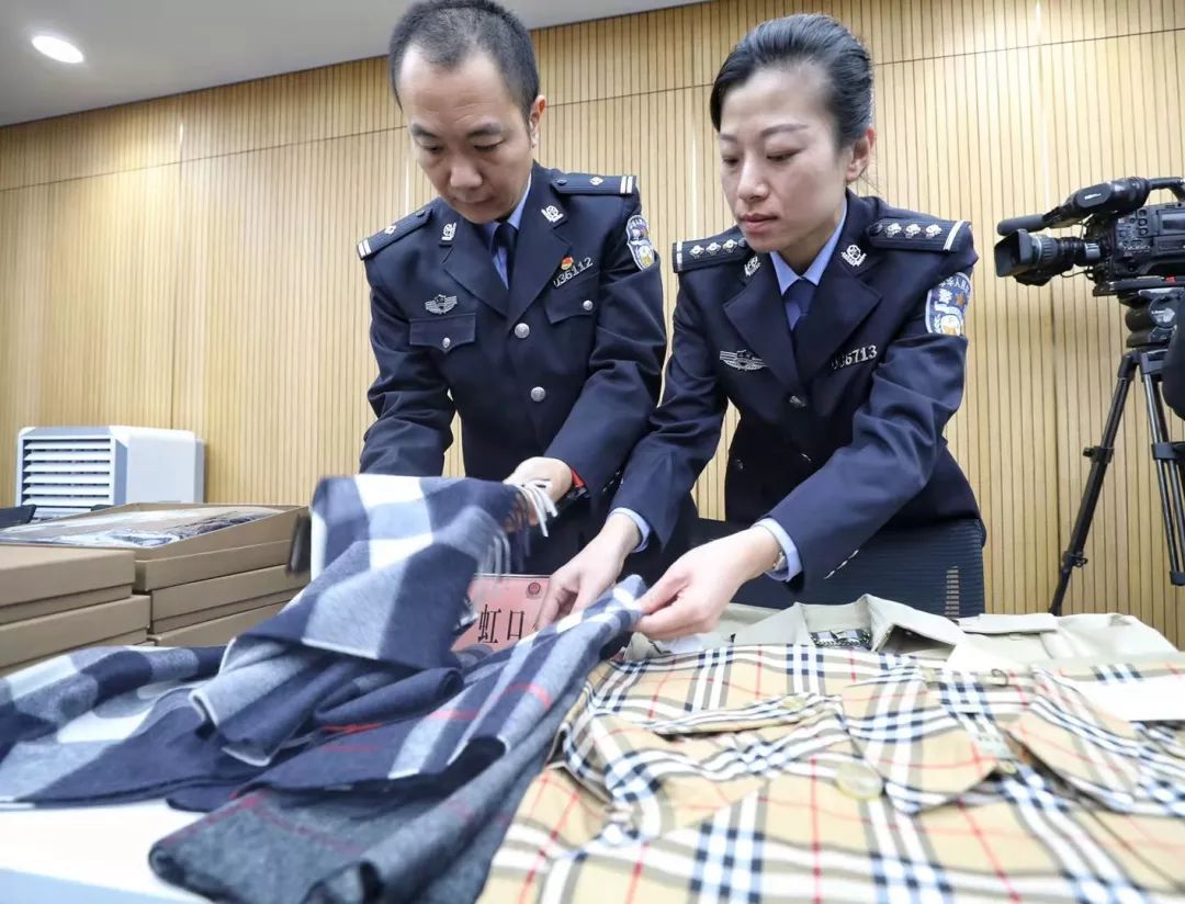 burberry鍥村肪浠锋牸浣庝簬1500,burberry鍥村肪娣樺疂1鍗冨鏄湡鐨勫悧