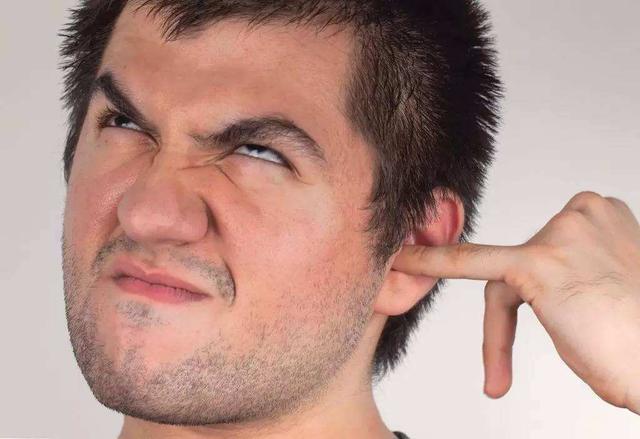 为什么有的耳屎是干的有的是湿的,为什么有的人耳屎干的有的是湿的