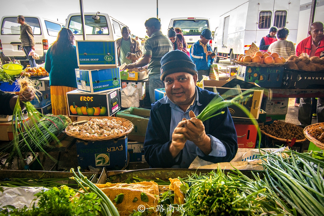 旅行来到非洲岛国,看看当地的菜市场都卖些什么