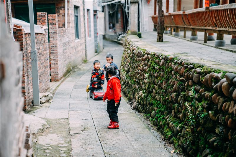 贵州旅游被带去银饰非遗传承馆,贵州千户苗寨银饰一条街