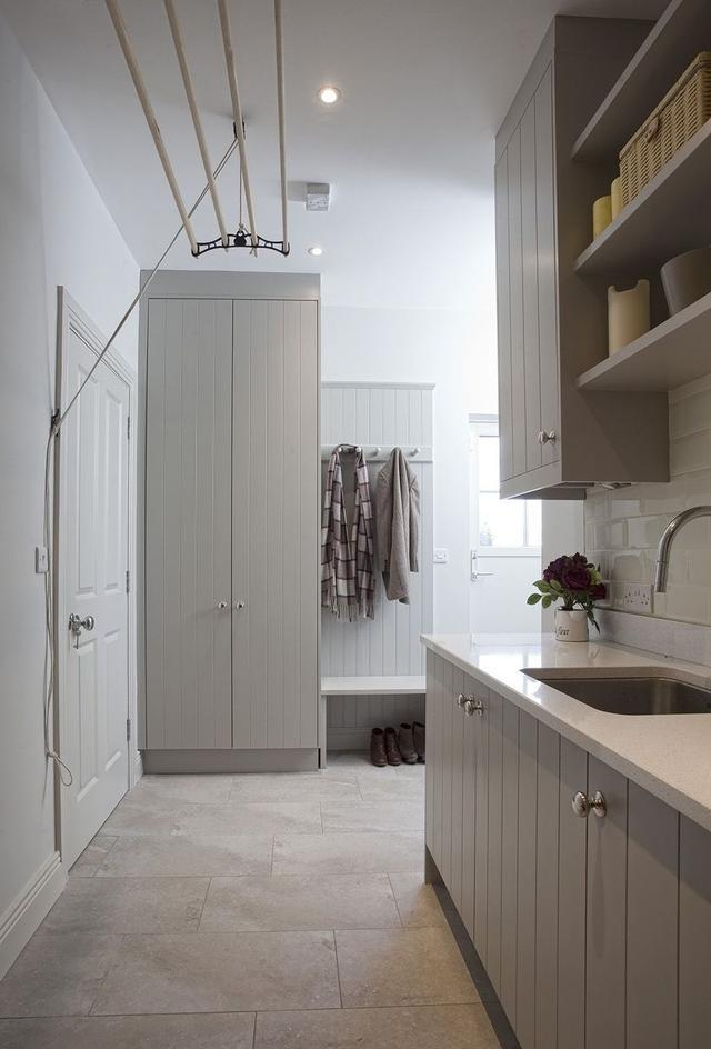 生活阳台晾衣服如何避免尴尬,除了阳台还可以在哪晒衣服