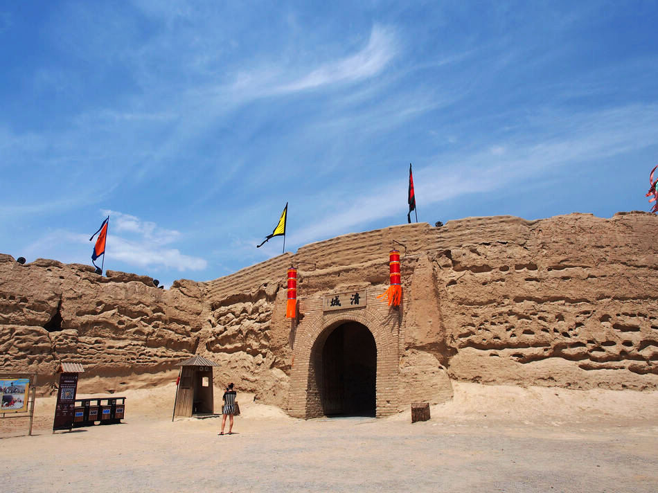 跟着星爷和老谋子的电影,去逛这座大名鼎鼎的西北影视城堡