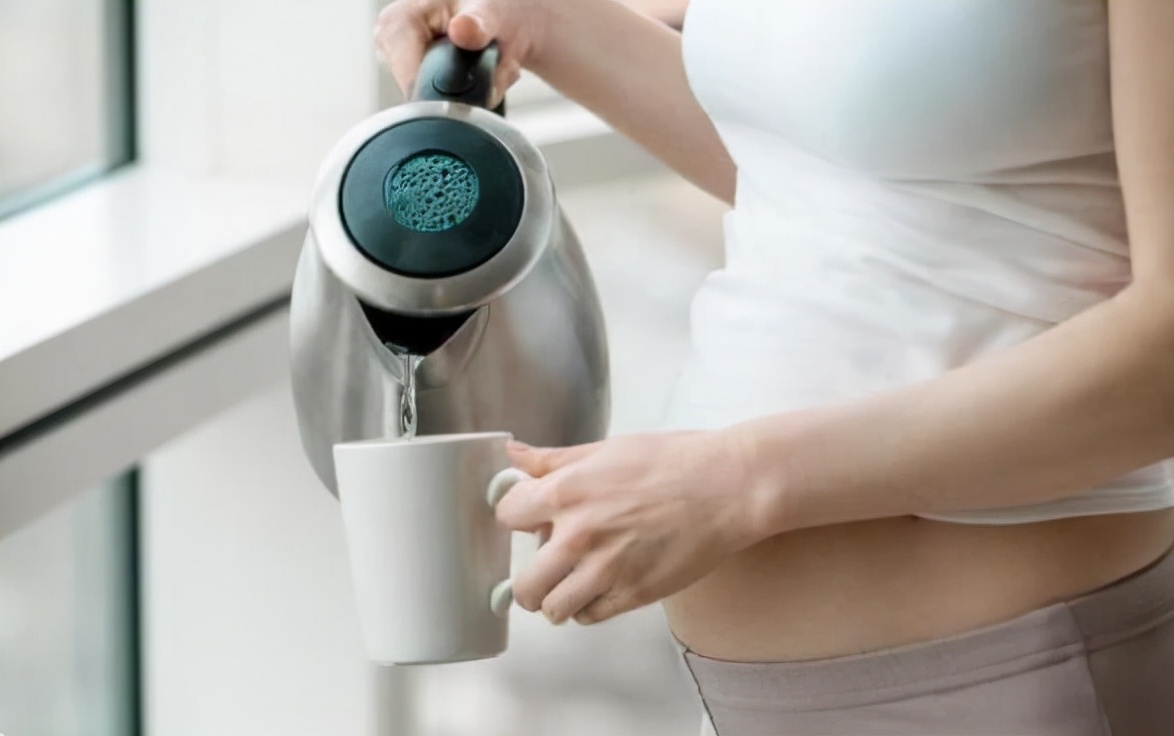 电热水壶烧水对身体有什么影响,长期喝电水壶烧水对身体有害吗