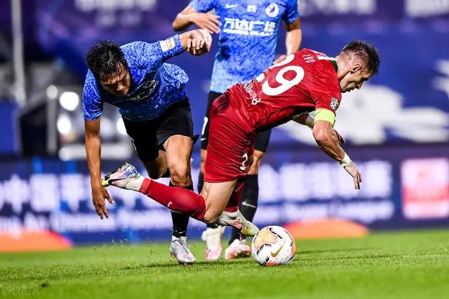 领先，但赢不下比赛！贝尼特斯的青春风暴为何刮不起来？