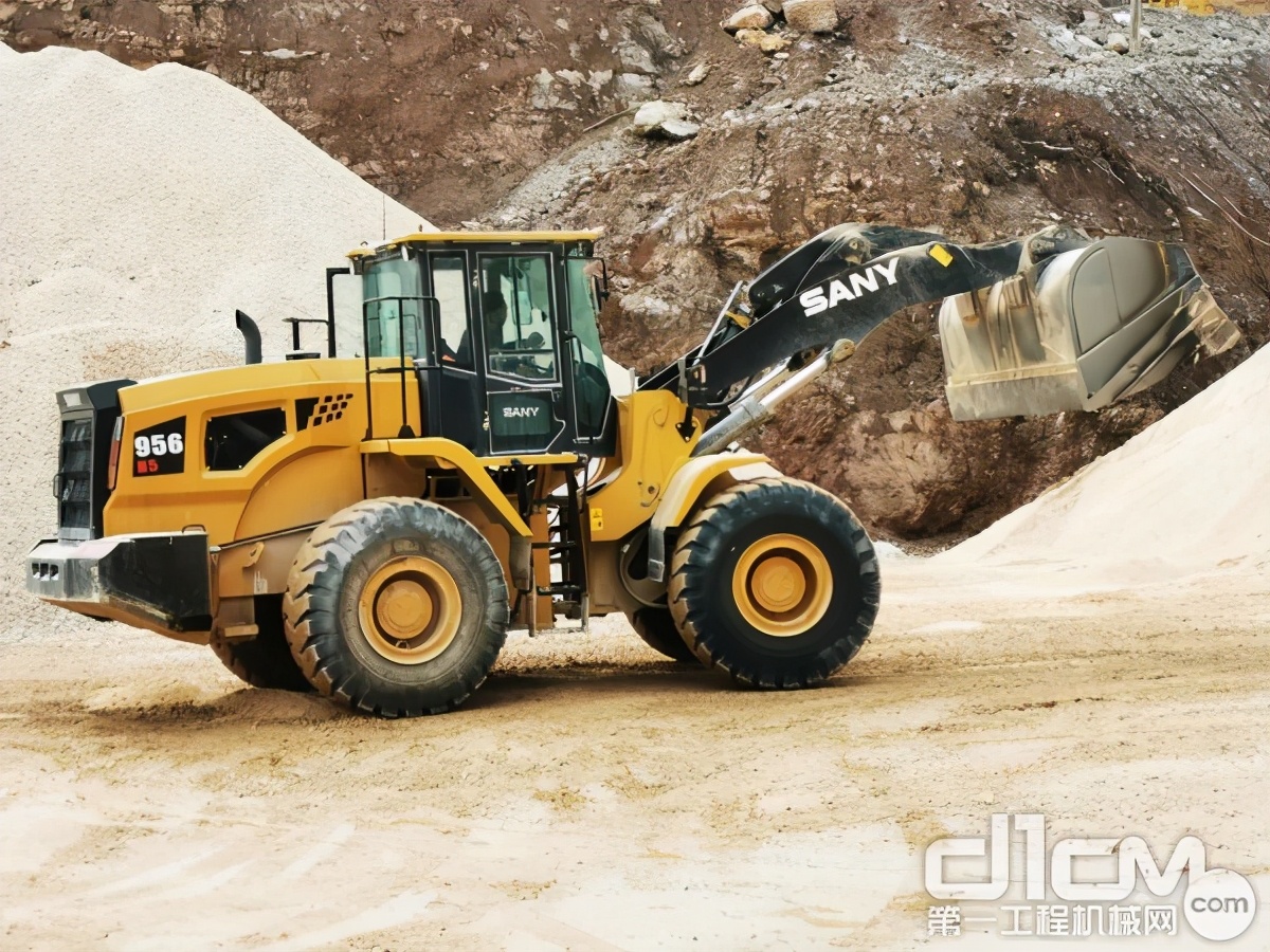 年产预计3万台，三一能否在装载机领域再创奇迹？