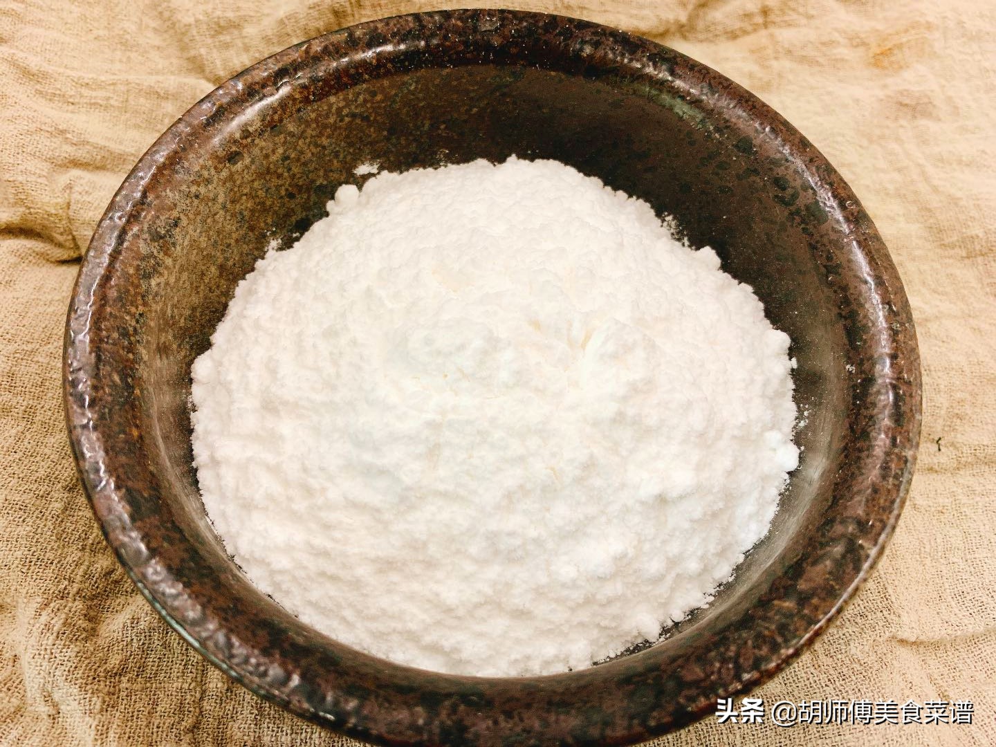 酵母粉和泡打粉小苏打有什么区别,酵母粉泡打粉和小苏打是一样的吗