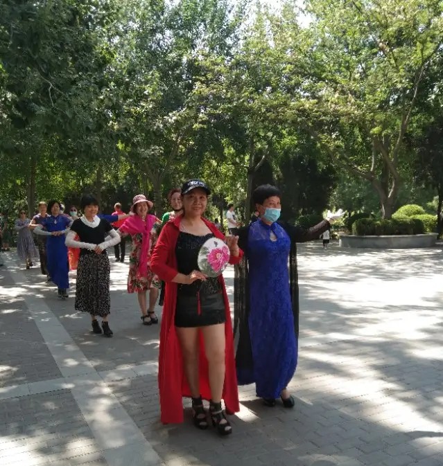 河清海晏，轻把清风挽/咏绿城绿荫公园