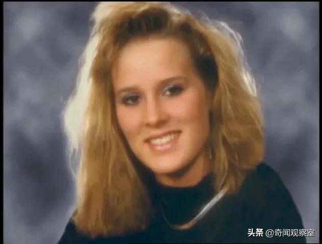 23岁年轻漂亮的女大学生，不为人知的另一面，从乖乖女到伴游女