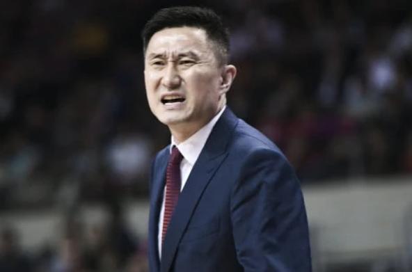 血亏？杜锋爱徒险报销！北控队长玩弄马布里，辽篮少帅喜提上岗证