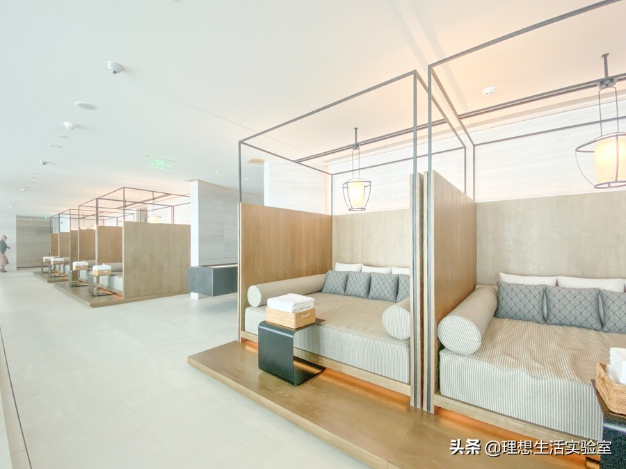 住在广州瑰丽酒店看外面风景,广州瑰丽酒店看到整个广州夜景