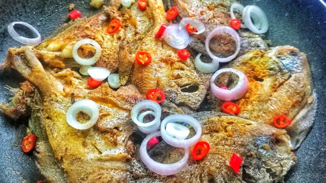 小鲳鱼怎么做好吃又简单清蒸,小宝宝吃清蒸小鲳鱼的家常做法