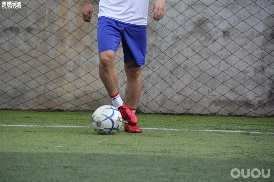 日产足球鞋测评,足球鞋实战测评nike暗煞