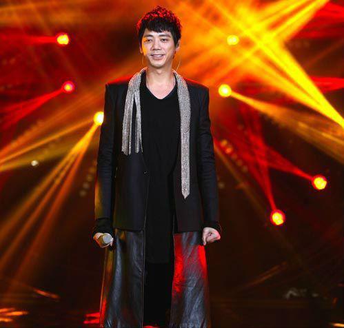 风流倜傥的“信”，肆意游走女人间，49岁和交往17年的女友分手