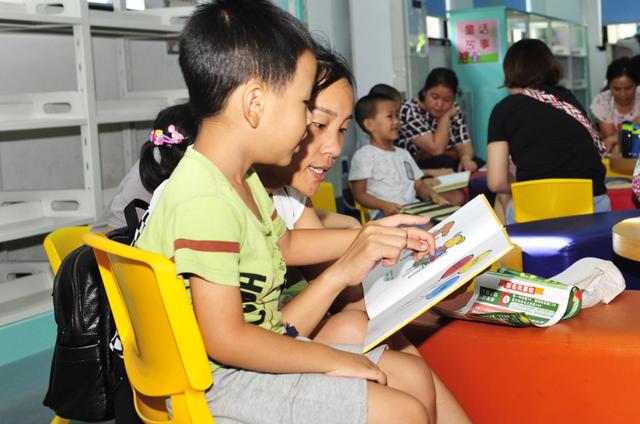 小学生怎么让孩子主动学习自律,佛系家长如何培养自律的孩子