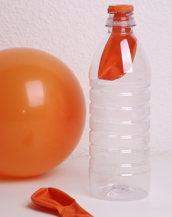 气球和塑料瓶变废为宝！7款科学小实验，在家轻松培养孩子创造力