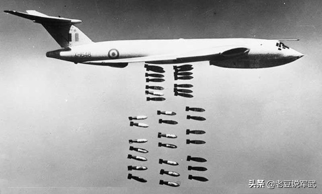 英国v型轰炸机,英国三神轰炸机