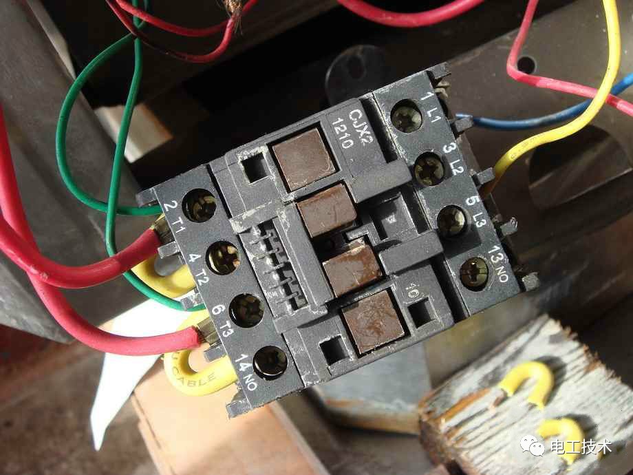 电机经常烧接触器是怎么回事,电机正反转老是烧接触器