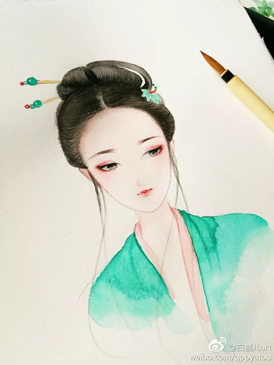 玉手青丝美女图片,一袭白衣清冷出尘的古风美人