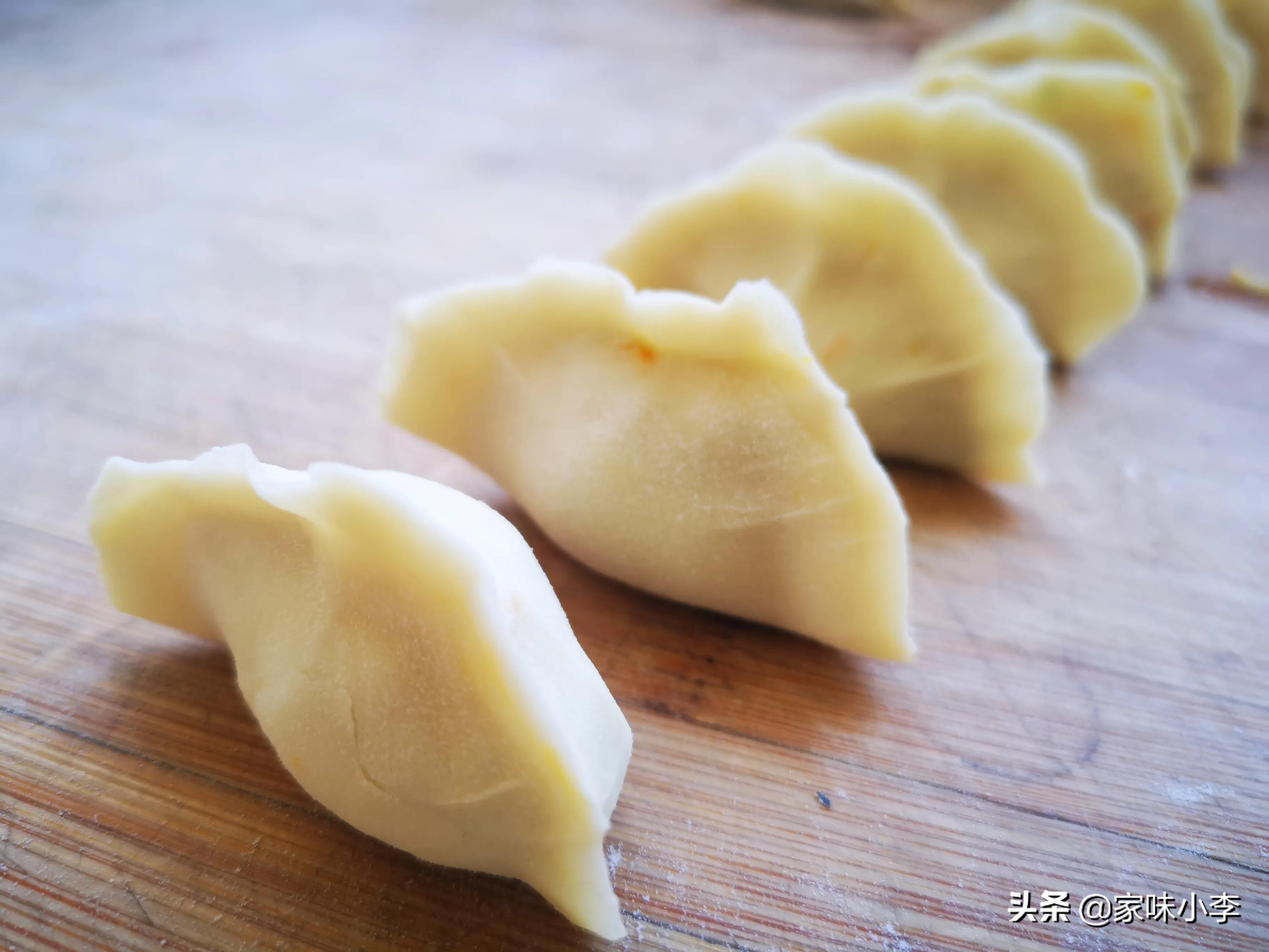 蒸饺用热水还是冷水和面,蒸饺和面用冷水还是热水